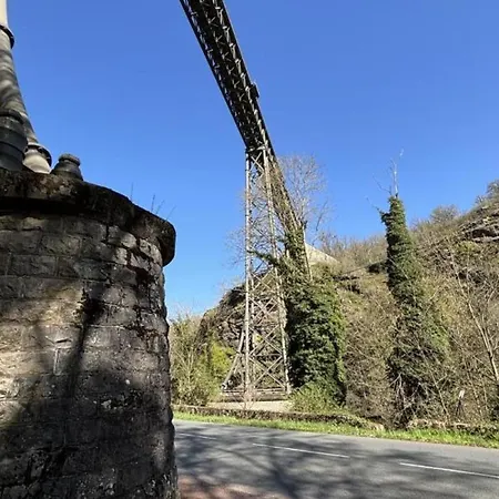 Casa de Férias Gîte chaleureux à Saint-Bonnet-de-Rochefort, idéal pour 4-6 personnes - FR-1-489-573
