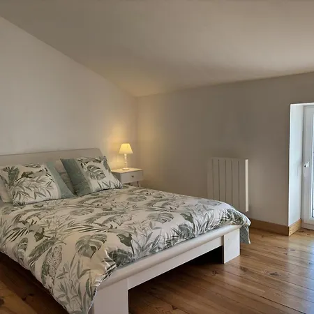 Casa de Férias Gîte chaleureux à Saint-Bonnet-de-Rochefort, idéal pour 4-6 personnes - FR-1-489-573