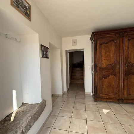 Casa de Férias Gîte chaleureux à Saint-Bonnet-de-Rochefort, idéal pour 4-6 personnes - FR-1-489-573 *